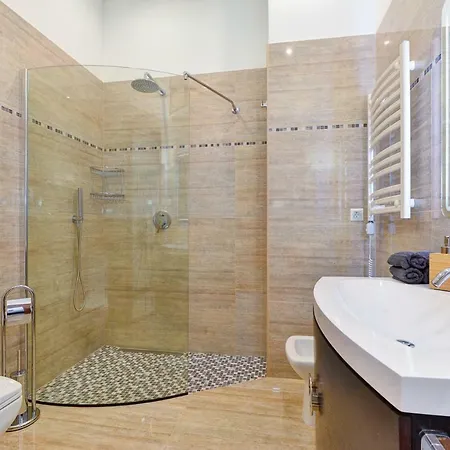 La Suite Downtown A